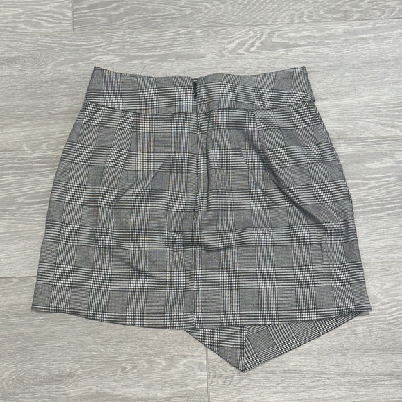 Topshop Plaid Asymmetrical Skirt with Buckle - Picture 3 of 4